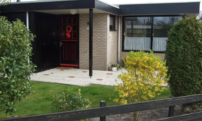 Sint Maartensvlotbrug House | Tastefully furnished bungalow for max. 4 people, WLAN