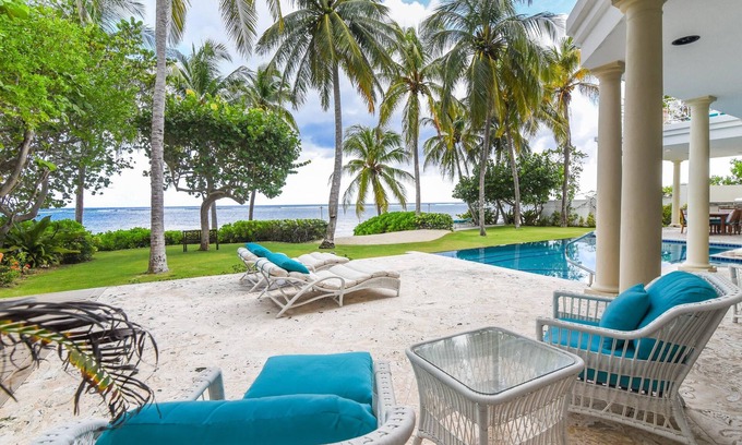 South Sound House | Tatenda: Spacious, Beachfront Villa with Private Pool, & Balcony Suites