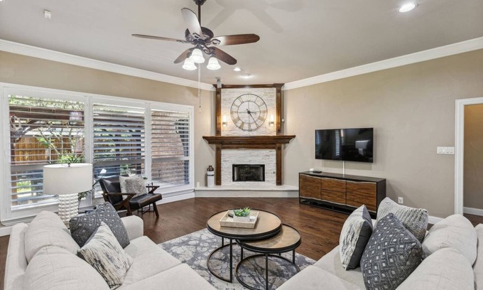 Southwest Carrollton House | TCH - Spacious 4bd/4ba home in Carrollton w/Office