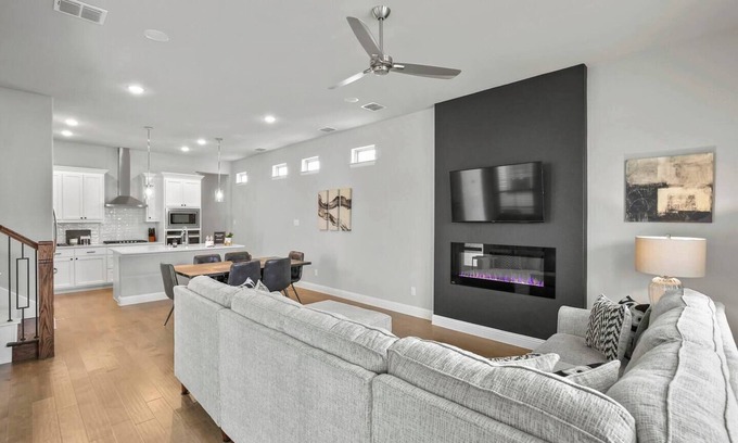 Frisco House | TCH - Stylish 4bd/2.5ba in Frisco w/Workspace