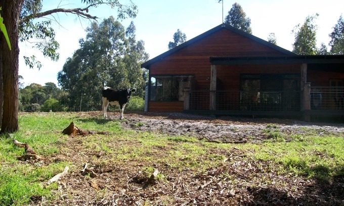 Metricup Cottage | Tea tree cottage a quiet place to relax and unwind