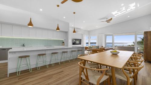 Woolgoolga House | Tea Trees - Modern Townhouse, Village and Beach