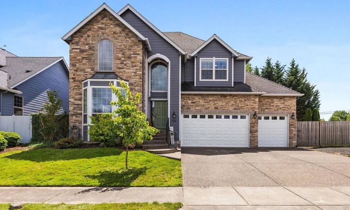 Albany House | Teak and Jordan Estates- Sleeps 24!