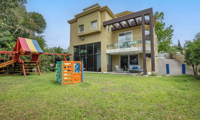 Tel Mond House | Tel Mond Villa - Delightful 4-bedroom house with Jacuzzi