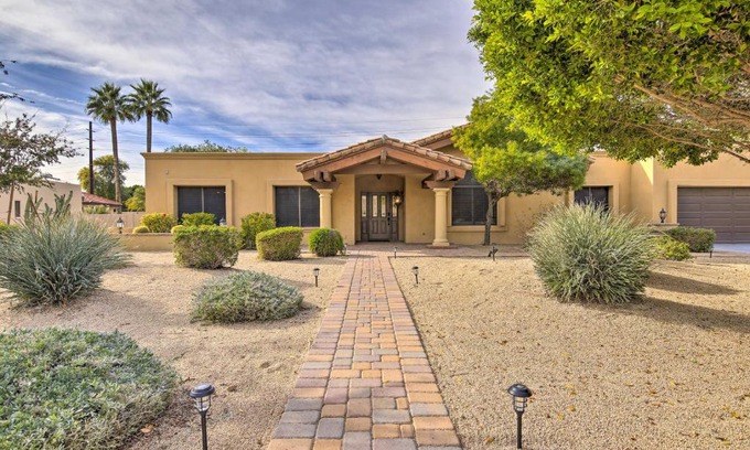 Tempe House | Tempe Escape with Patio and Bar - 11 Mi to Phoenix!
