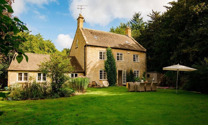 Temple Guiting Cottage | Temple Guiting Cottage - sleeps 10 guests in 5 bedrooms
