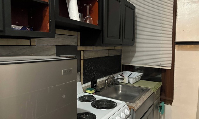 Glenwood Apartment | Temple Hosp 2nd floor Catio