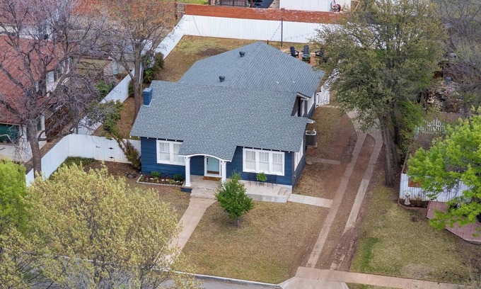 Sayles Blvd. Area House | Ten33 | Luxe Sayles District Experience, King Bed!