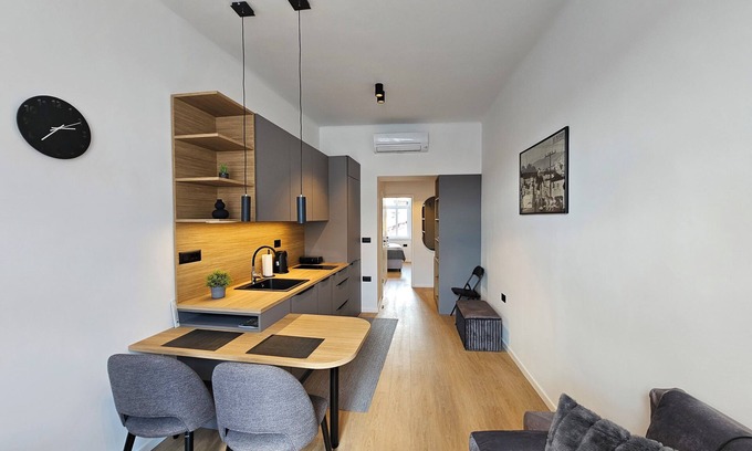 Ljubljana City Centre Apartment | Teo Tour AS/Cozy 1-bedroom apartment with free WiFi, AC in charming Ljubljana