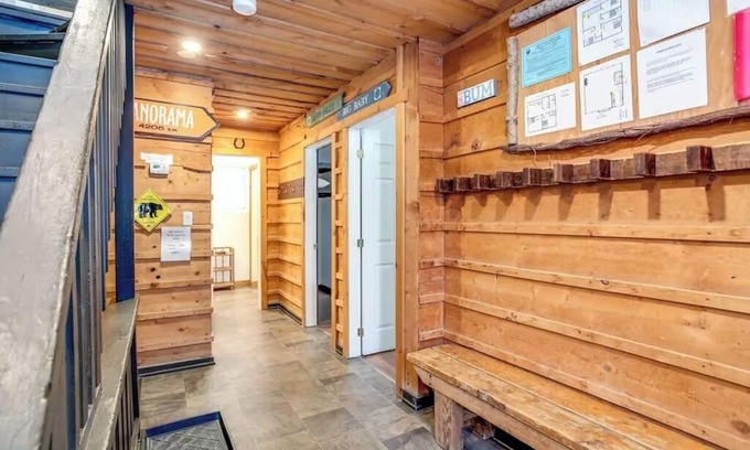 The Blue Mountains Cabin | "Tequila Sunrise" Big Space-Lots of Fun + HotTub (Natural Gas)