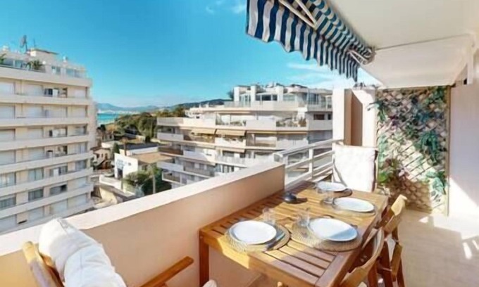 Cannes Old Town Apartment | Terrace with sea view, Swimming pool, Beach 200m away, A/C