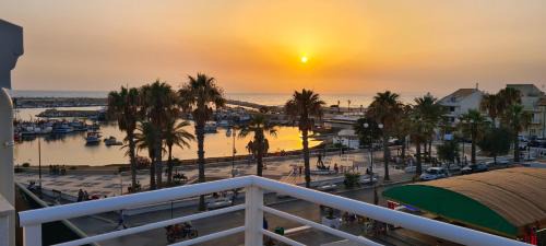 Scoglitti Apartment | terrazza sul porto