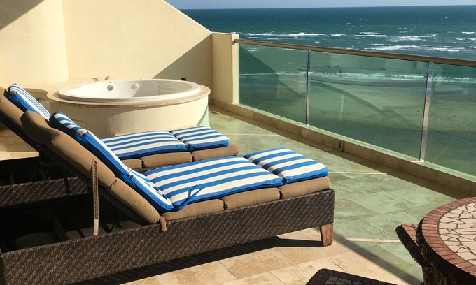 Las Conchas Condo | Tessoro 403: Luxury Beachfront Condo on the Las Conchas Peninsula