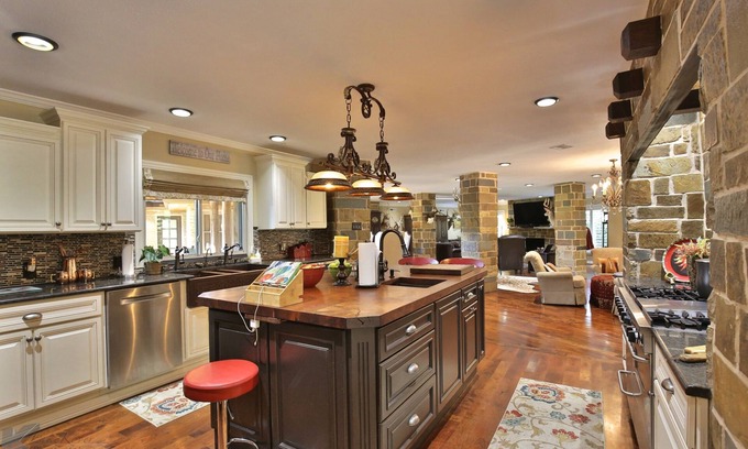 Elmwood Area House | Texas Style Elegance and Class