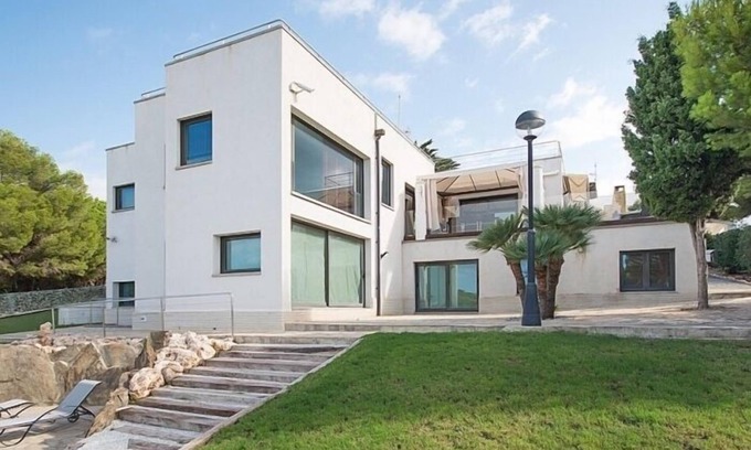 Torredembarra Villa | th52 Villa in Torredembarra · 6 bedrooms · 3 baths