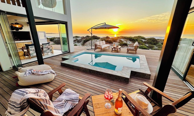 Shelley Point House | Thalassophile is a 4-bedroom house in St Helena Bay with direct Beach Access.
