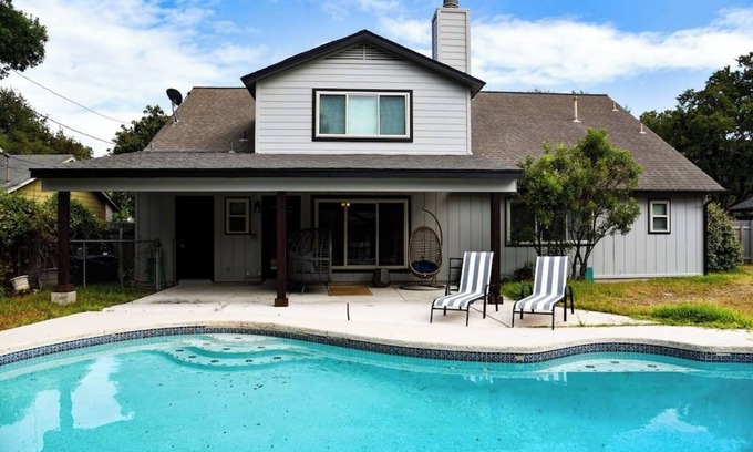Round Rock House | That 70s House -Fun 6 Bedroom W/Pool & Game Room