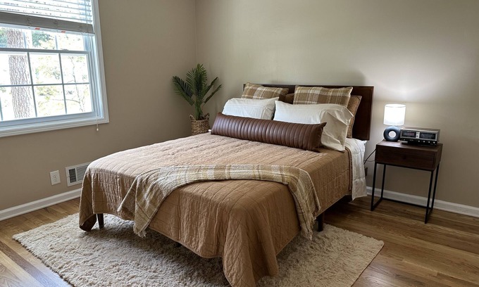 Alpharetta House | "That 70s House" in Downtown Alpharetta - Full of 70s Charm in a Dream Location