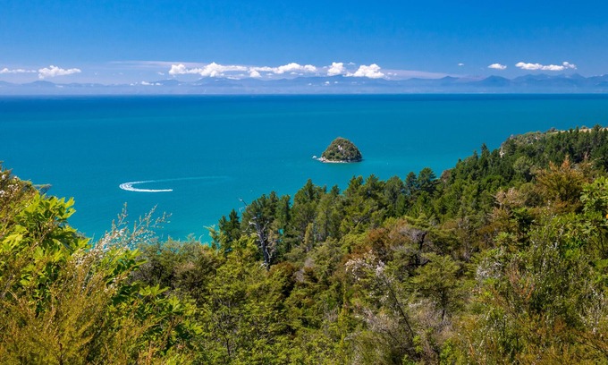 Ngaio Bay House | That View - Kaiteriteri Holiday Home