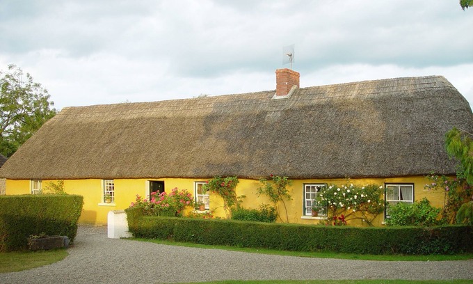 Adare Cottage | Thatched Irish Cottage in Beautiful and Tranquil Countryside