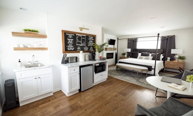 Clarkston Condo | The 1842 Suite - Millpond Inn