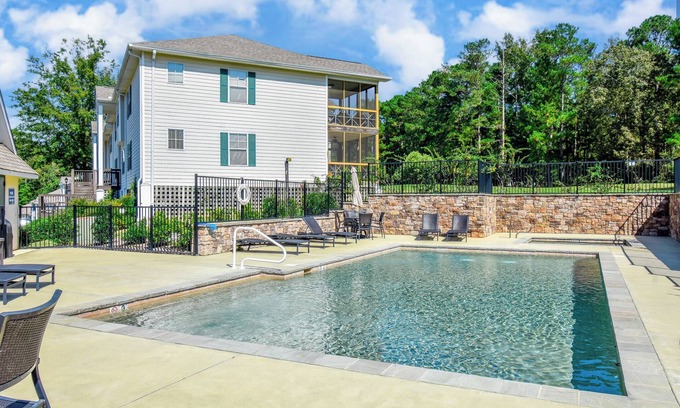 Dadeville Villa | The 19th Hole- Sleeps 6, The 19th Hole- Near Lake Martin- Sleeps 6- Golf Condo