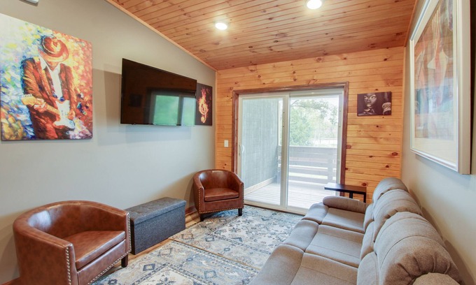 Interlochen Condo | The 4th Overlook Seeps 4, In-between Crystal Mountain and Traverse City! WI-FI