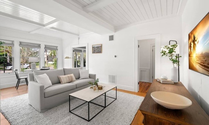 Hyde Park Apartment | The Adaline #3 | Hyde Park Apt, Steps to Bayshore!