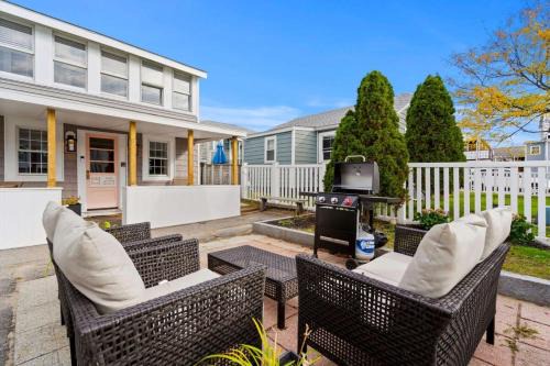 Salisbury Beach Apartment | The Addie Shack Pet Friendly Steps to Beach