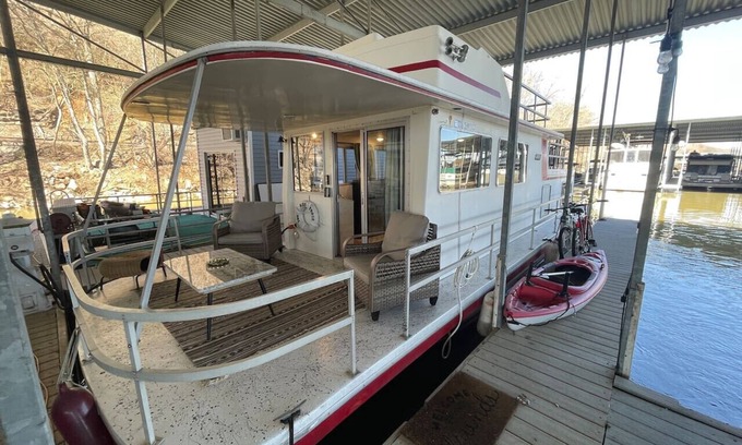 Downtown Knoxville Boat Rental | The Albatross-Houseboat DT Knox
