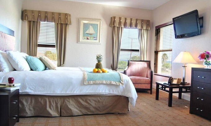 West End Apartment | The Alexander Suites #102 - Double Queen