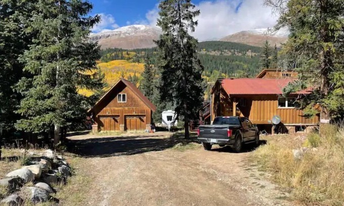 Alma Apartment | The Alma Studio. 12 miles to Breckenridge