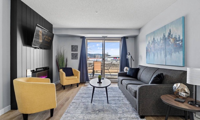 East Kootenay Apartment | ⭐The Altitude Landing⭐| Pool | Hot Tub | Gym