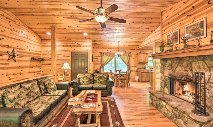 Helen Cabin | ‘The Apple Dumpling’ Cabin: Pool Table, Grill