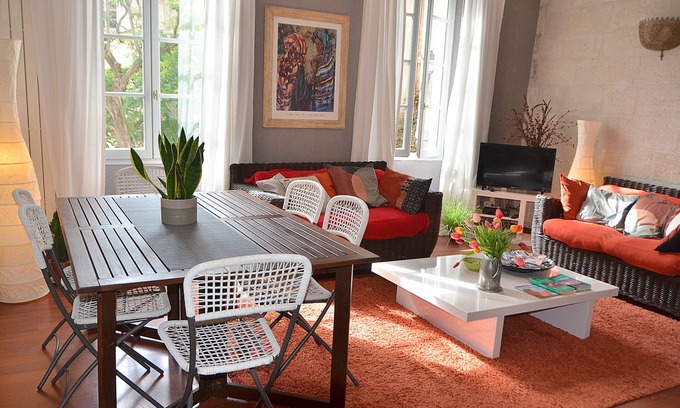 Villeneuve-les-Avignon Apartment | The appt is located in the heart of downtown, 5 minutes from Avignon