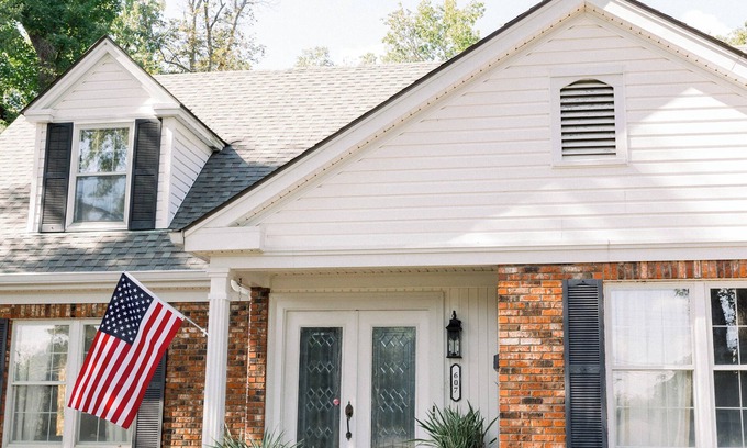 Fairbanks House | The Arlington House is a spacious home, perfect for larger families & gatherings