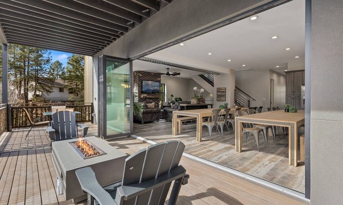 Flagstaff House | "The Aspen"-Gathering Tree's Family Reunion Deluxe Group stay
