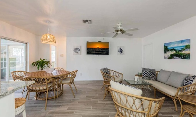 Marco Island House | THE AVIARY for SPACIOUS SEPARATE LIVING