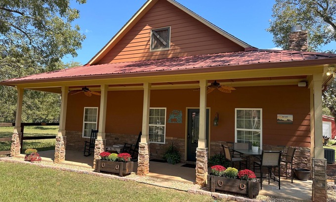 Leesburg House | The Barn at The Horse Motel