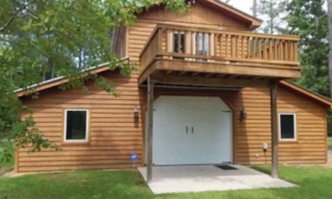 Georgetown House | The Barn, Entire home hosted by Davidn5 guests 3 bedrooms 3 bed, 2 bath