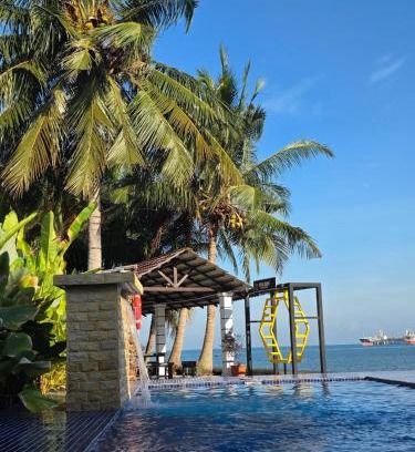 Kampung Bahasa Kapor Villa | The Bay PD Beachfront Villa