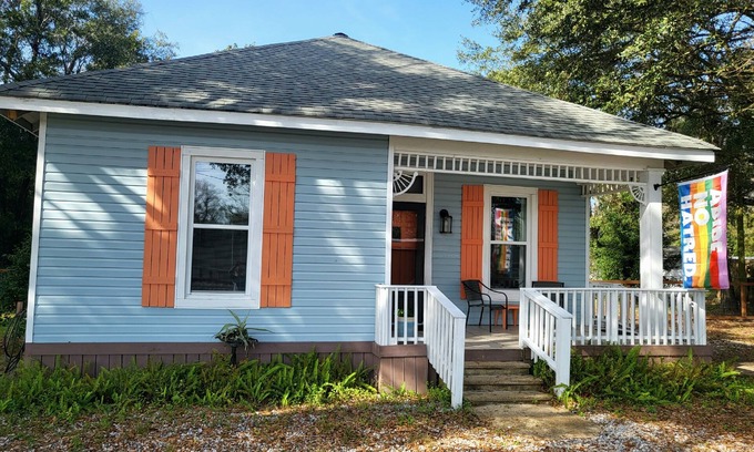 Mississippi City Cottage | The Beach Depot. Cheery historic cottage - 5 minute walk to beach/boat launch