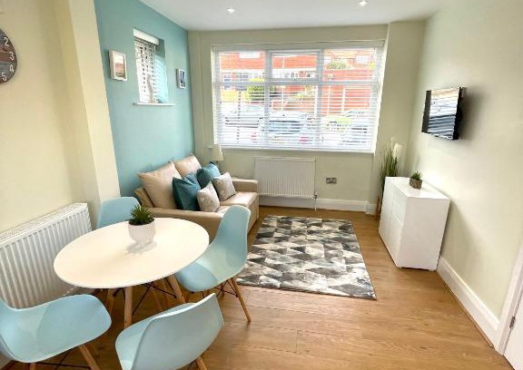 Scarborough Apartment | The Beachcomber, one min from harbour and beach
