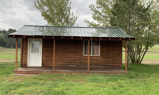 Freedom Apartment | The Bear Cabin a rustic ranch cabin