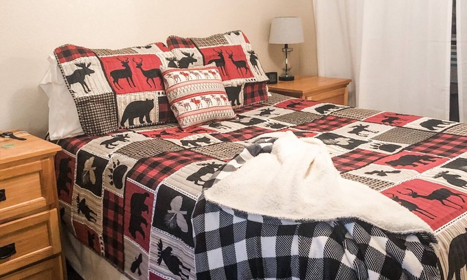 McCall Condo | The Bear Dean: City Center Condo w/Wifi & Parking