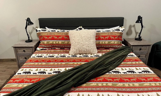 Gardiner Cabin | The Bear Den Yellowstone