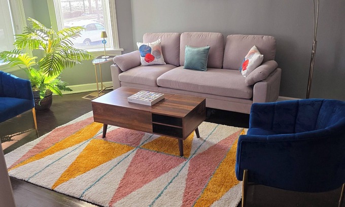 Englewood Apartment | The Beautiful, Quaint 2 Bedroom Green Escape Greystone