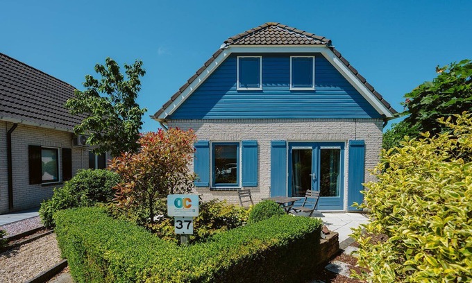 Ouddorp House | The beautifully decorated holiday home is located a short distance from the beaches in the front section of the green North Sea Park.