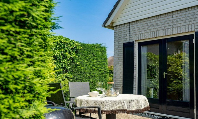 Ouddorp House | The beautifully furnished holiday home is a short distance away of the beaches in the front part of the green Noorzeepark.