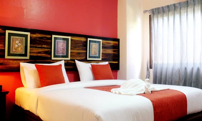 Mae Ram Phueng Hotel | The best 3-star hotel in Bang Saphan located right next to Mae Ram Phueng Beach